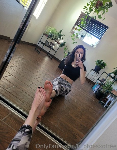 Naakte gelekte OnlyFans-foto van Bbtoesxofree