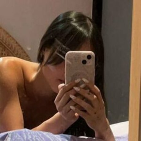 Naakte gelekte OnlyFans-foto van Daddyaizawaa