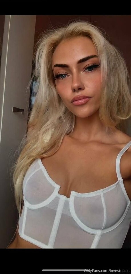 Naakte gelekte OnlyFans-foto van Alarna