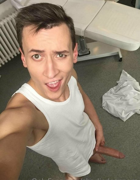 Naakte gelekte OnlyFans-foto van Charliedeanporn