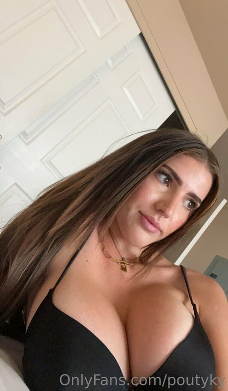 Naakte gelekte OnlyFans-foto van Kylee Powell