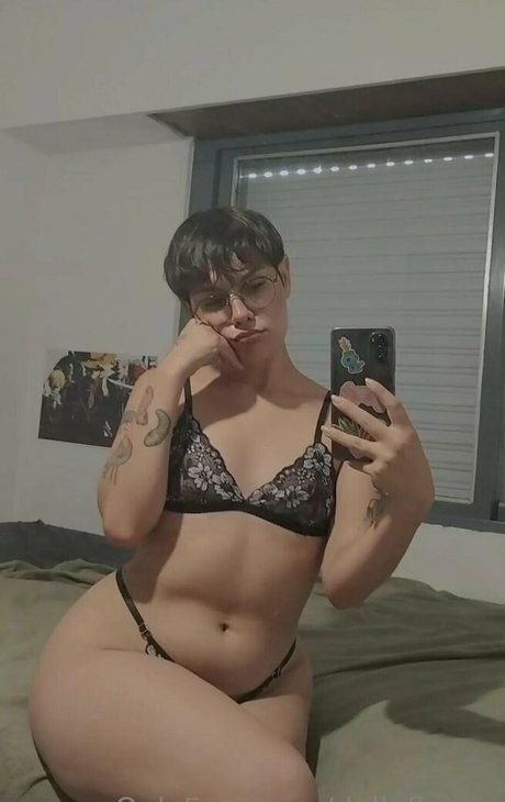 Naakte gelekte OnlyFans-foto van Dollyflynne