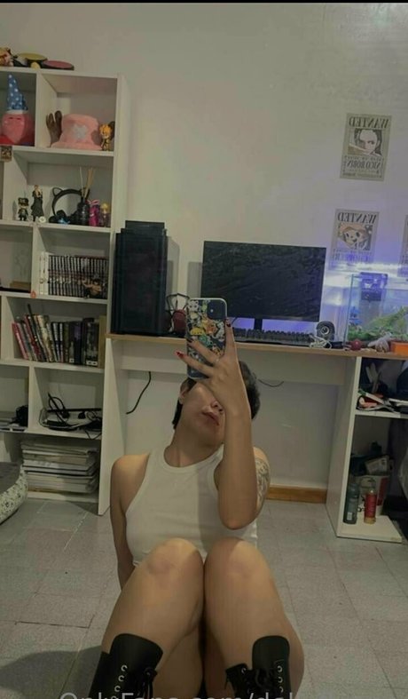 Naakte gelekte OnlyFans-foto van Dollyflynne