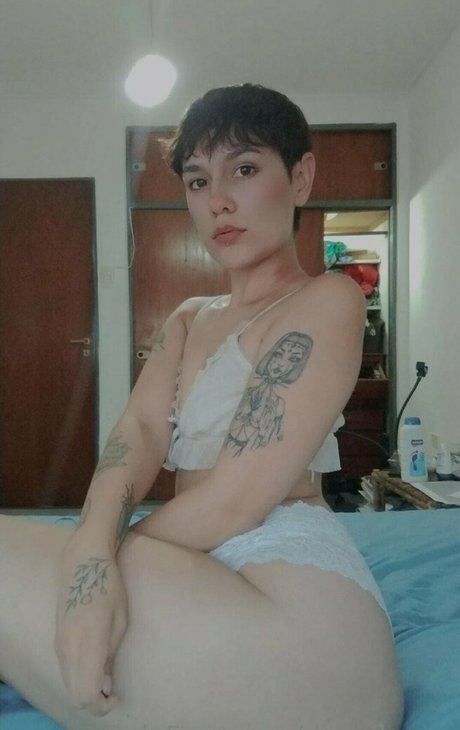 Naakte gelekte OnlyFans-foto van Dollyflynne