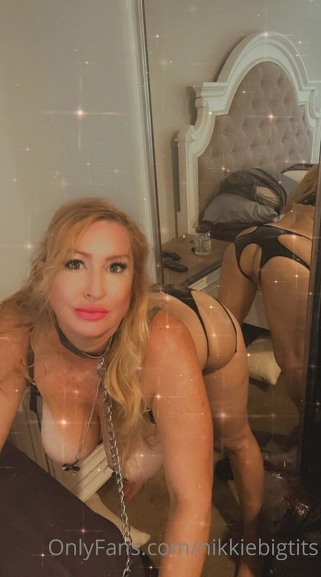 Naakte gelekte OnlyFans-foto van Nikkiebigtits
