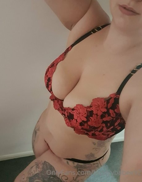 Naakte gelekte OnlyFans-foto van Bustyybabee92