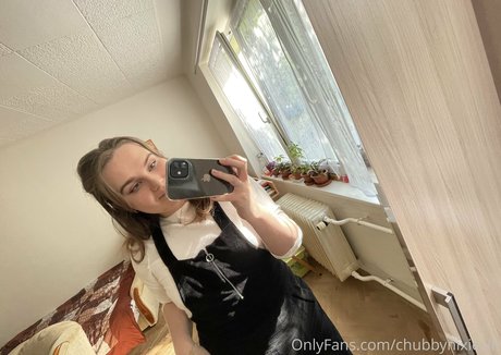 Naakte gelekte OnlyFans-foto van Chubbynixiesin