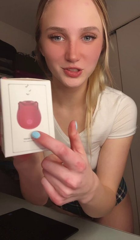 Naakte gelekte OnlyFans-foto van Royal Papaya
