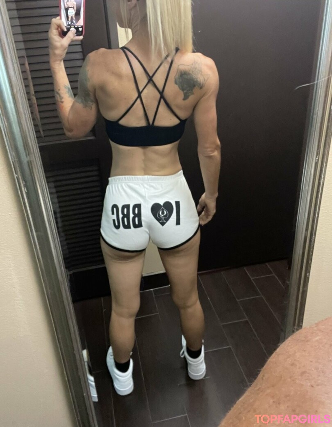 Naakte gelekte OnlyFans-foto van Hotwiferanch #1 Naakte gelekte OnlyFans-foto van Hotwiferanch #1