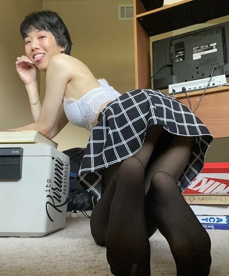 Naakte gelekte OnlyFans-foto van Kurumipantyhose