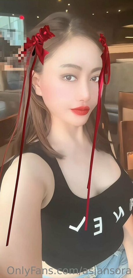 Naakte gelekte OnlyFans-foto van Asiansora