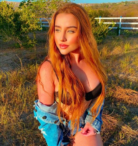 Naakte gelekte OnlyFans-foto van Pula Bath