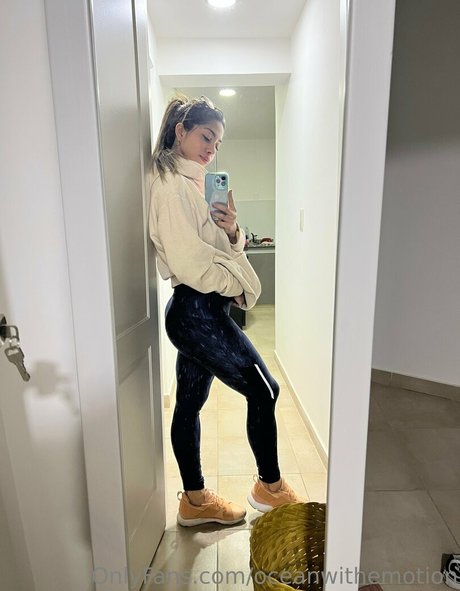 Naakte gelekte OnlyFans-foto van Theonlylolypop