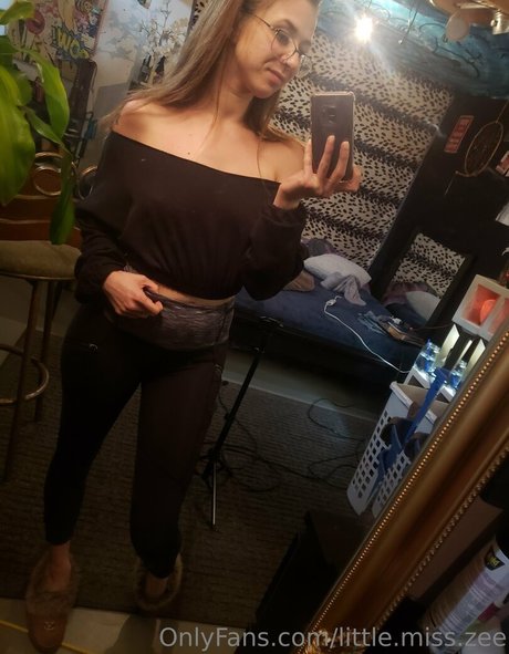 Naakte gelekte OnlyFans-foto van Littlemisszee