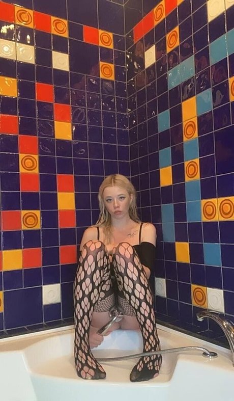 Naakte gelekte OnlyFans-foto van Hotblonda
