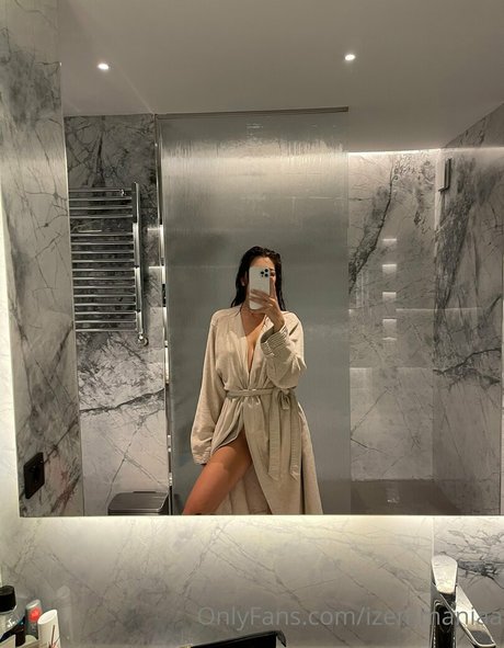 Naakte gelekte OnlyFans-foto van Izemmaniaa