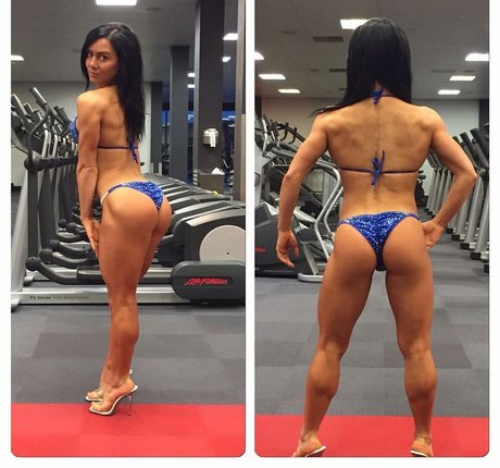 Naakte gelekte OnlyFans-foto van Suzy Hanah