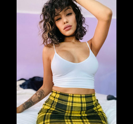 Naakte gelekte OnlyFans-foto van Ninamorelo
