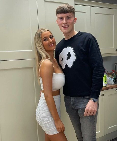 Naakte gelekte OnlyFans-foto van Laura Brophy