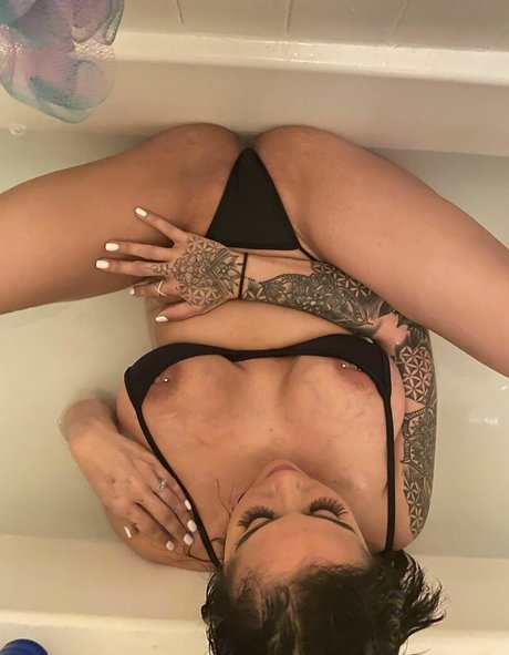 Naakte gelekte OnlyFans-foto van Sophiaola