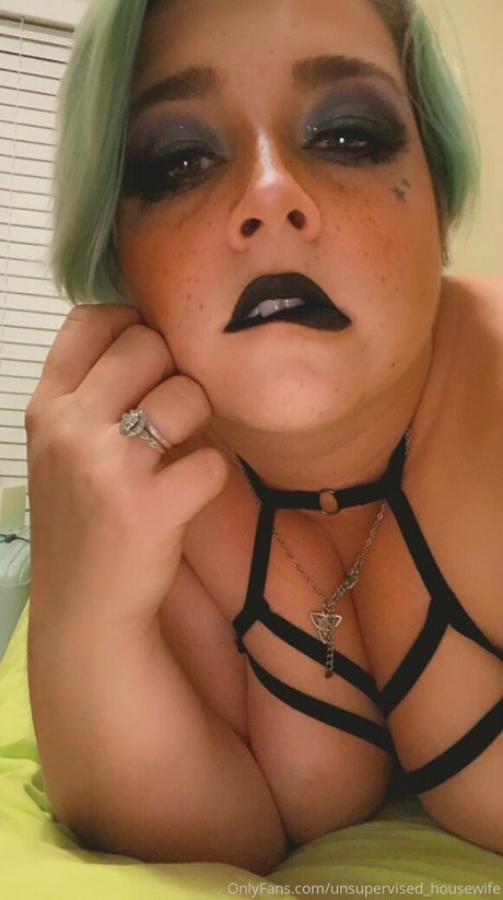 Naakte gelekte OnlyFans-foto van Unsupervisedhousewife