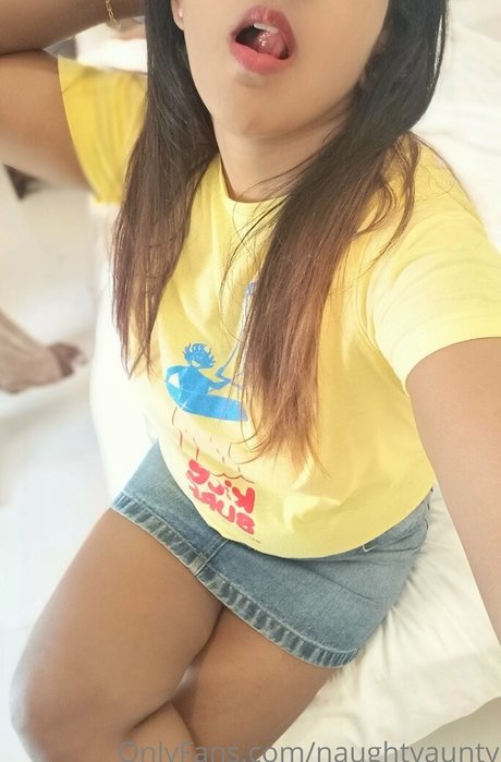 Naakte gelekte OnlyFans-foto van Naughtyaunty