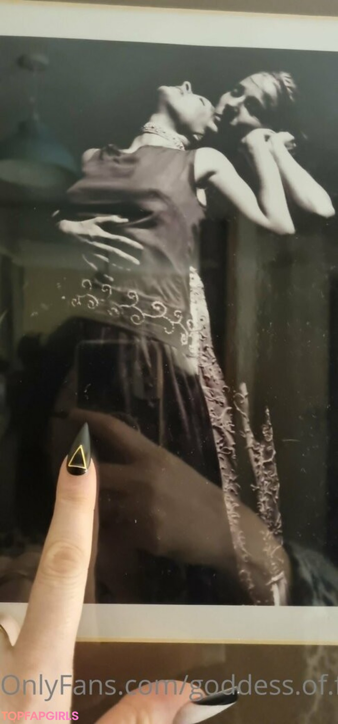 Naakte gelekte OnlyFans-foto van Goddessoffilth #101 Naakte gelekte OnlyFans-foto van Goddessoffilth #101