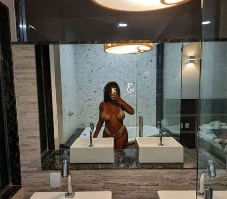 Naakte gelekte OnlyFans-foto van Gabi Balestrini