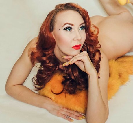 Naakte gelekte OnlyFans-foto van Juliette Electrique