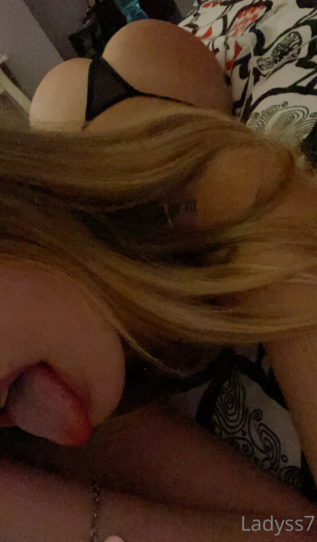 Naakte gelekte OnlyFans-foto van Ladyss7