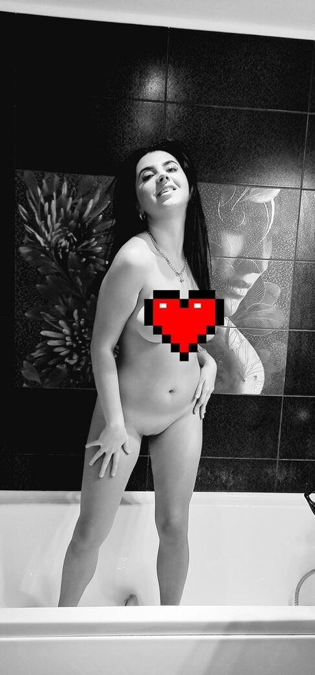 Naakte gelekte OnlyFans-foto van Daianadayana