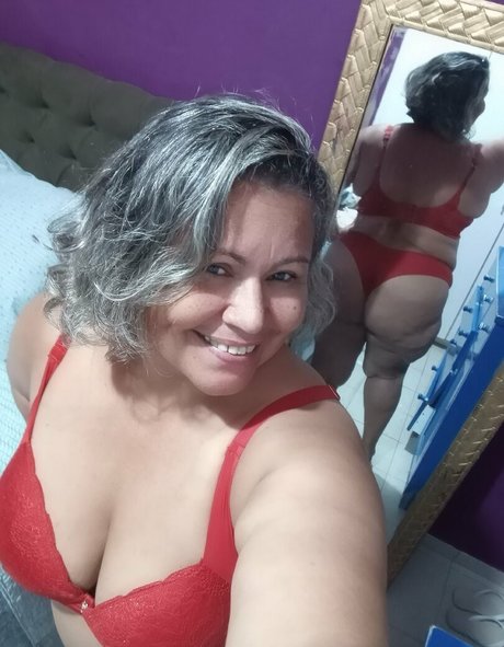 Naakte gelekte OnlyFans-foto van Elizabeth Delmondes