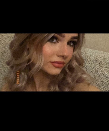 Naakte gelekte OnlyFans-foto van Heyitzrachael