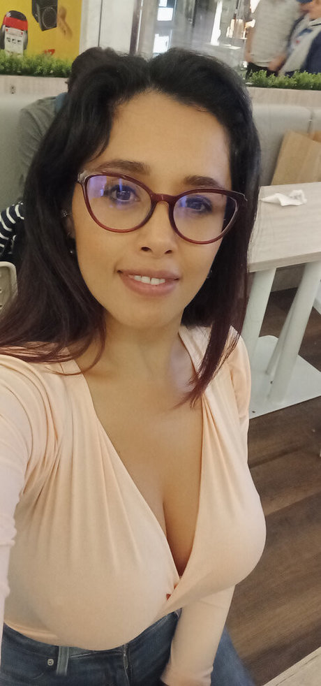 Naakte gelekte OnlyFans-foto van Officefacil