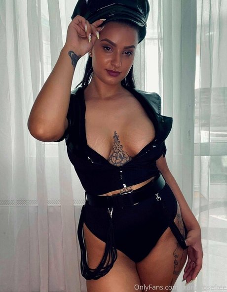 Naakte gelekte OnlyFans-foto van Dianarosefree