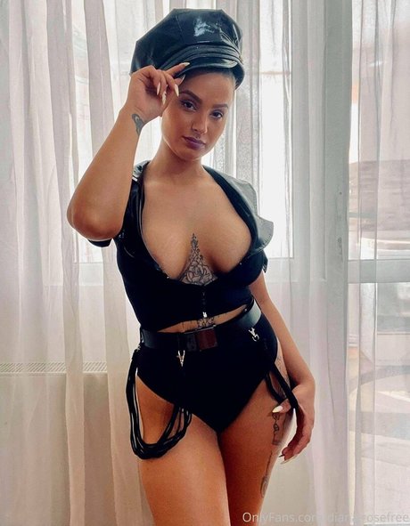Naakte gelekte OnlyFans-foto van Dianarosefree
