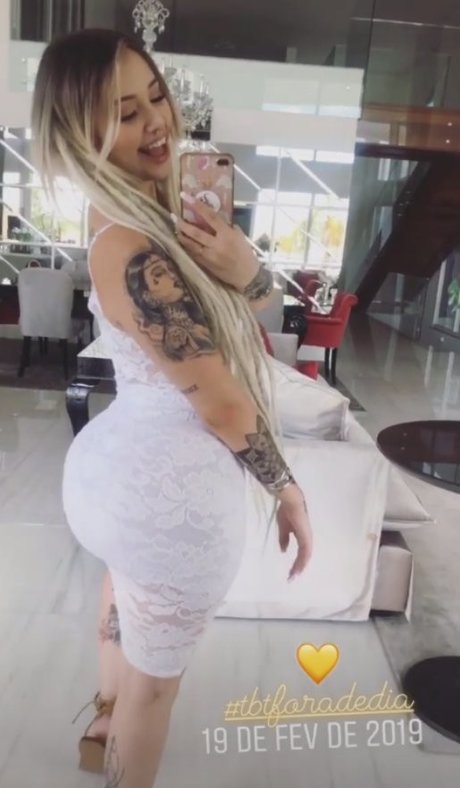 Naakte gelekte OnlyFans-foto van Victoria Macan