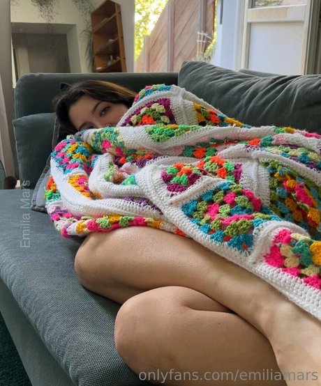 Naakte gelekte OnlyFans-foto van Emiliamars