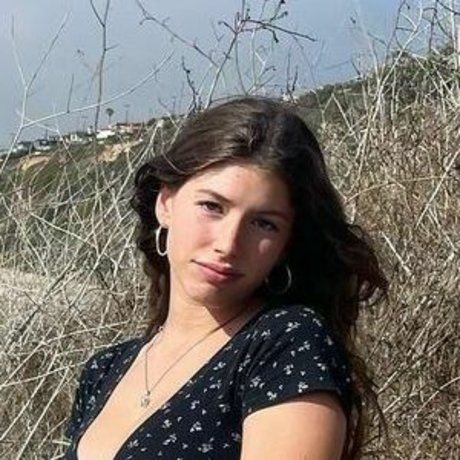Naakte gelekte OnlyFans-foto van Angelina Grace