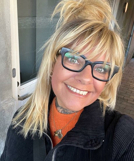 Naakte gelekte OnlyFans-foto van Winnie Nielsen