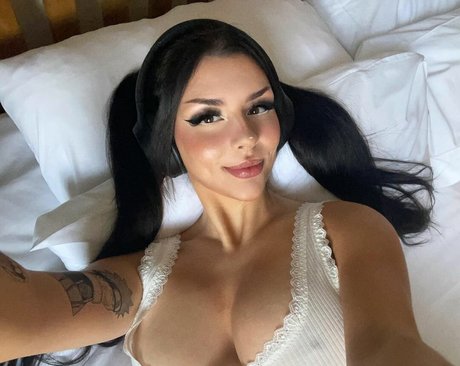 Naakte gelekte OnlyFans-foto van Laurawaifuu