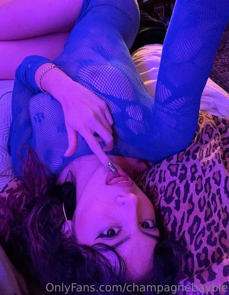 Naakte gelekte OnlyFans-foto van Champagnebaybie
