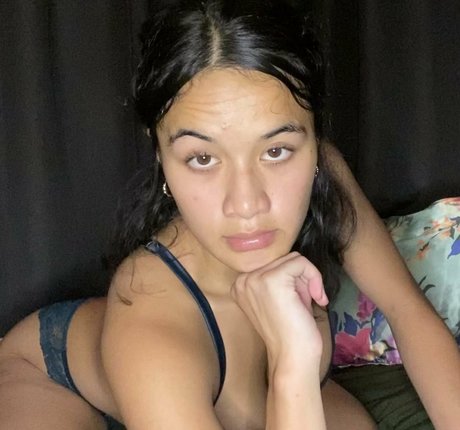 Naakte gelekte OnlyFans-foto van Candymaa