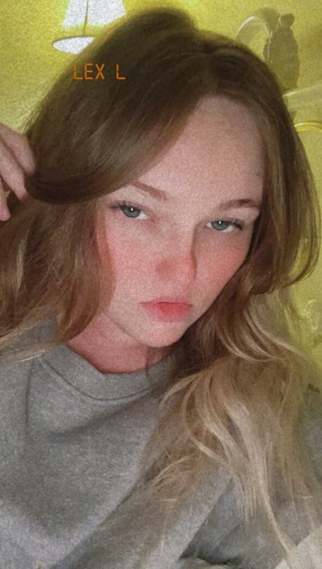 Naakte gelekte OnlyFans-foto van Lexy Kagamine