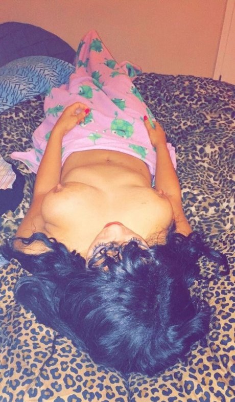 Reyna Thenudequeen