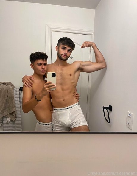 Naakte gelekte OnlyFans-foto van Nickandant