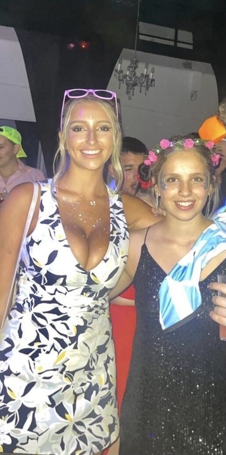 Naakte gelekte OnlyFans-foto van Bustyana