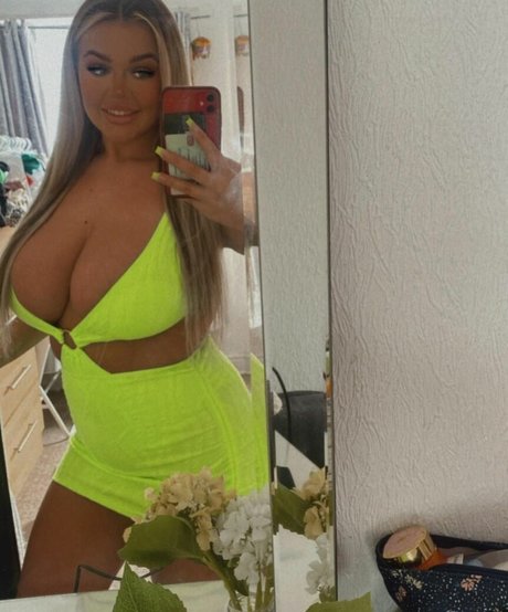 Naakte gelekte OnlyFans-foto van Kayleigh Thomsen
