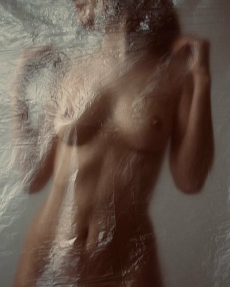 Naakte gelekte OnlyFans-foto van Michelle Bon