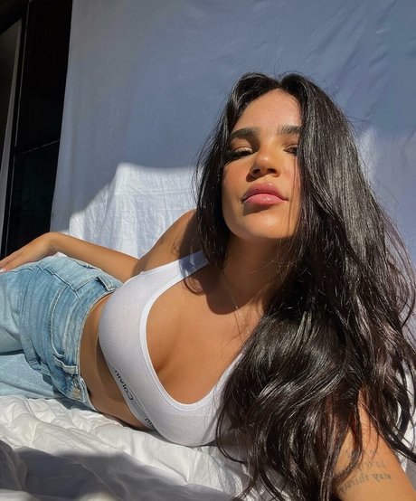 Naakte gelekte OnlyFans-foto van Giovanna Buscacio